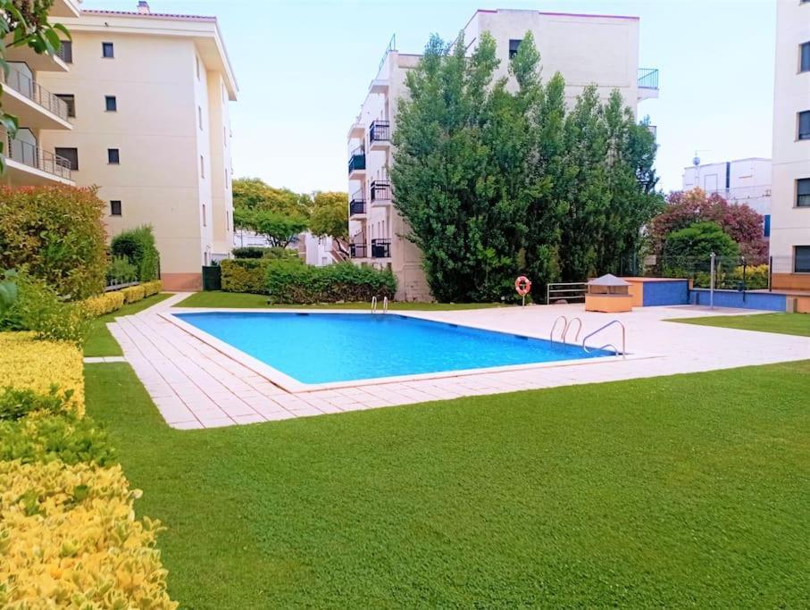 Apartamento En Primera Linea De Mar Rosas Exterior foto