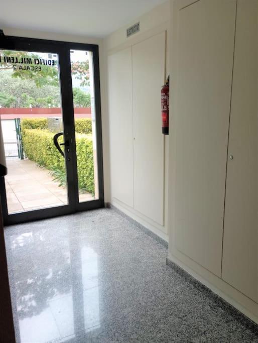 Apartamento En Primera Linea De Mar Rosas Exterior foto